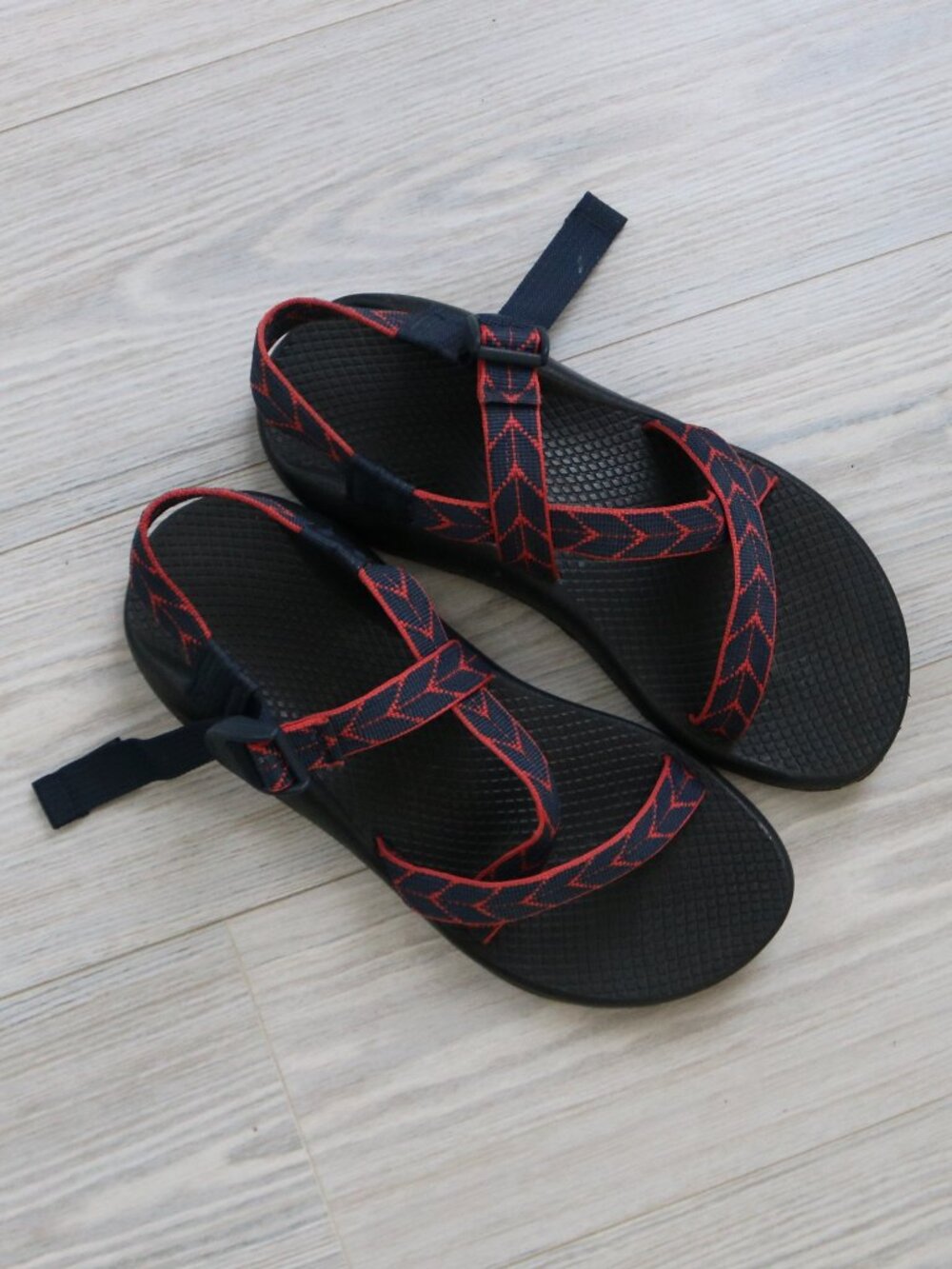 Chaco Sandals Women's Burgundy Strap Vendure Eclipse Outdoor Hiking Size 9